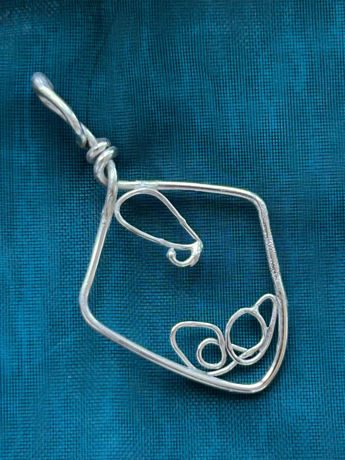 Handgjort silverhänge från Silverstänk